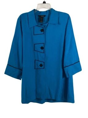 Ali Miles Button Down Top with Black Piping and Square Toggle Buttons Large